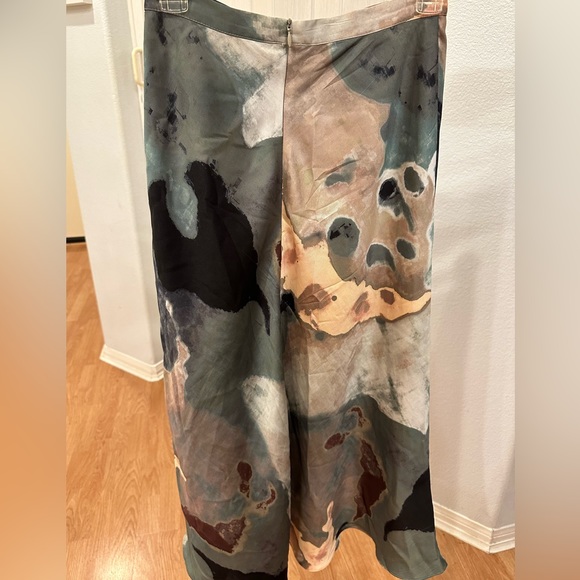 Beaufille Crepe de Cheine abstract skirt size 2 - Picture 6 of 15